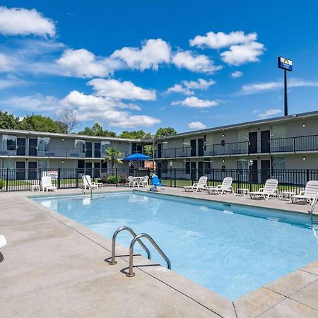 Days Inn And Suites By Wyndham Oxford Eksteriør bilde