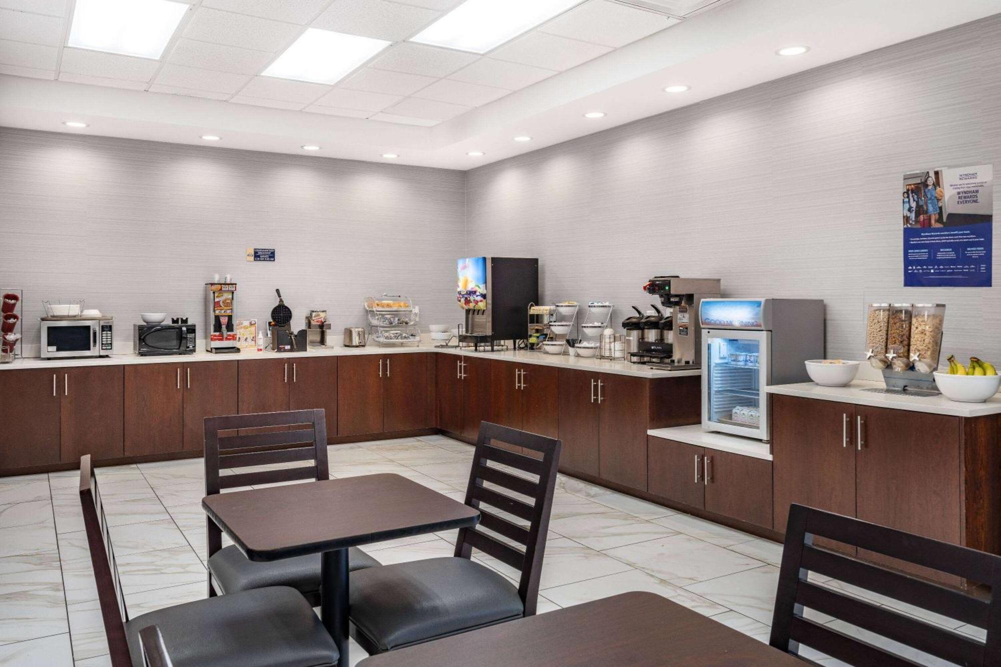 Days Inn And Suites By Wyndham Oxford Eksteriør bilde