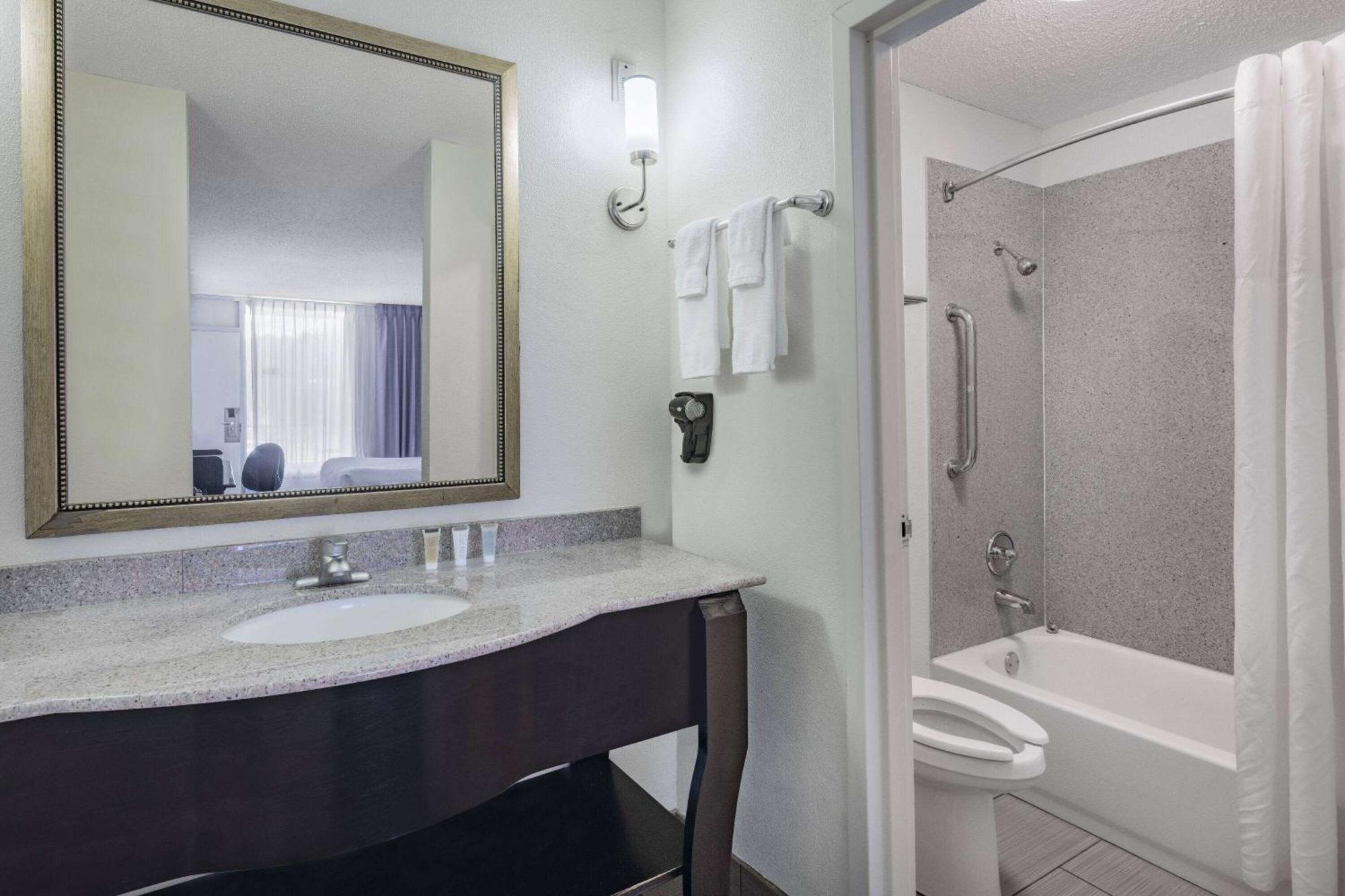 Days Inn And Suites By Wyndham Oxford Eksteriør bilde