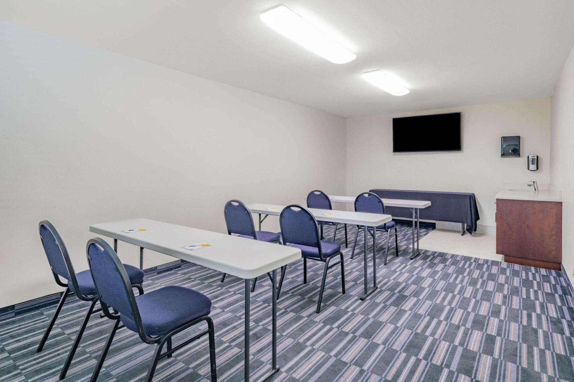 Days Inn And Suites By Wyndham Oxford Eksteriør bilde