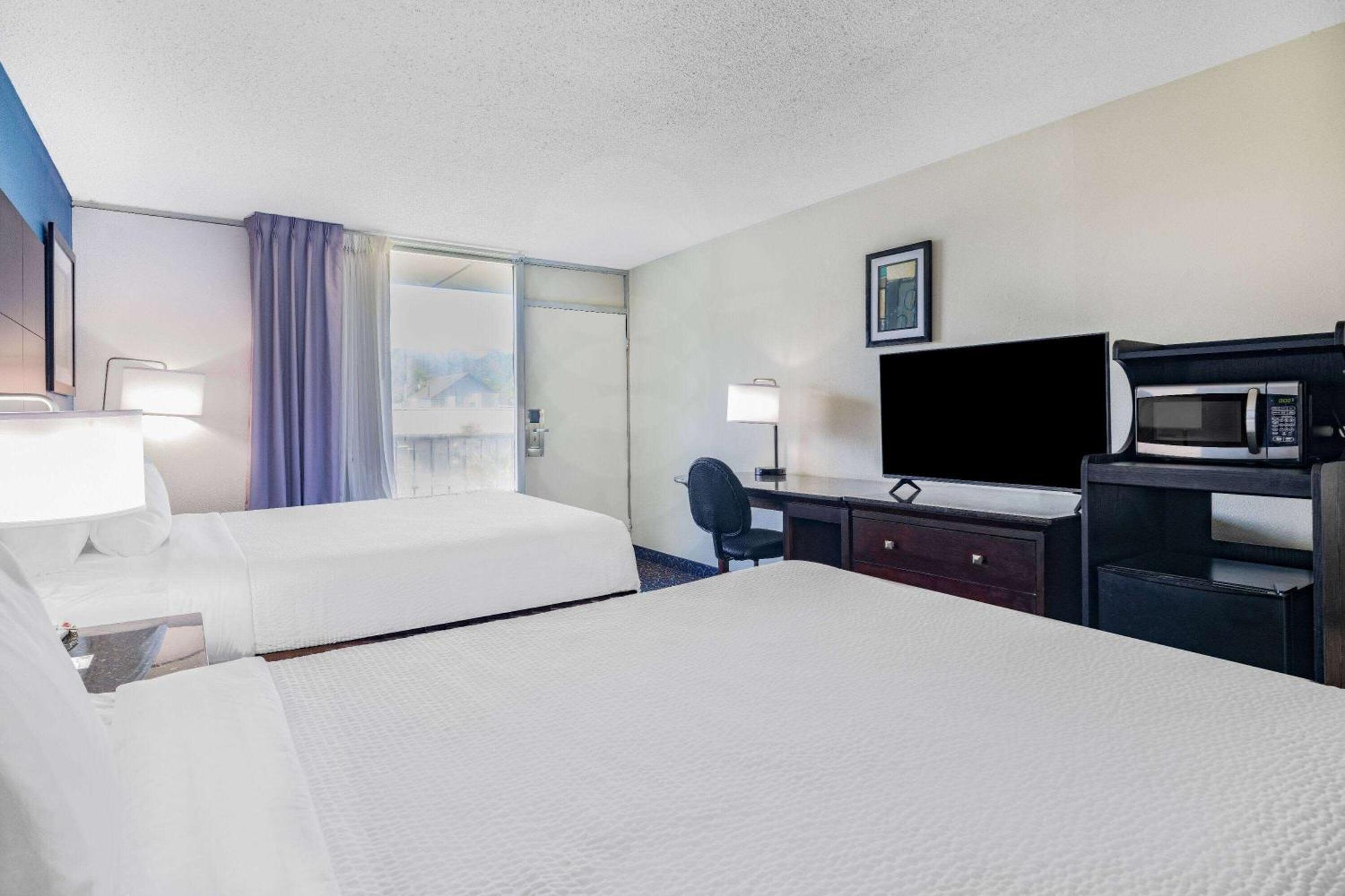 Days Inn And Suites By Wyndham Oxford Eksteriør bilde